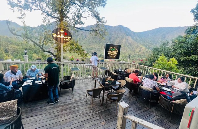 The Mud house cafe/cottage