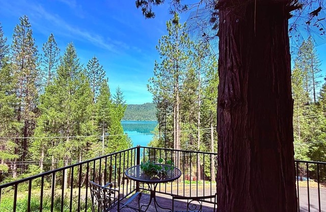 The Muse – Lakeside Retreat
