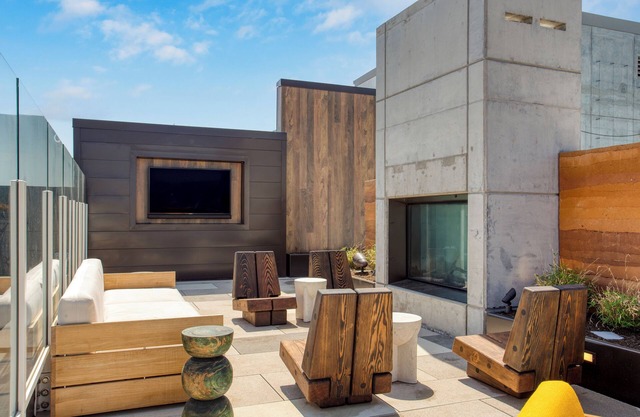 The Natiivo by AvantStay – Modern High-Rise with Rooftop Pool & Skyline Views