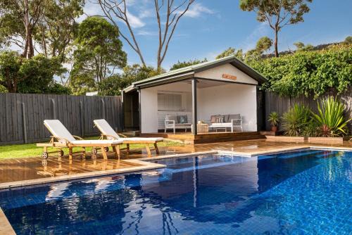 The Navigator with heated pool and spa