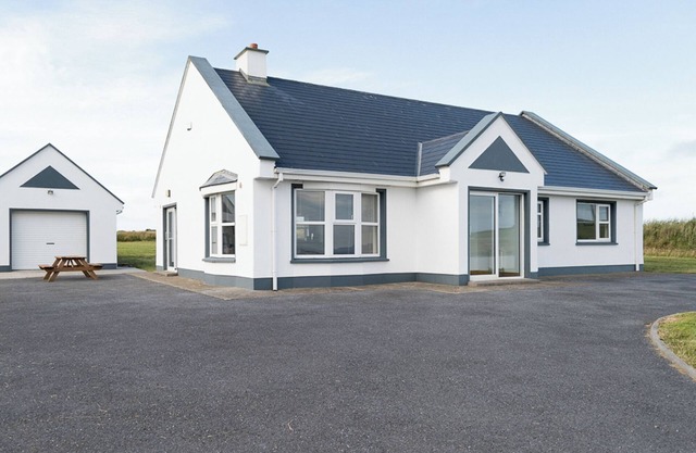 The Neighbours - Loop Head Holiday Homes. Only a stone throw away from water.