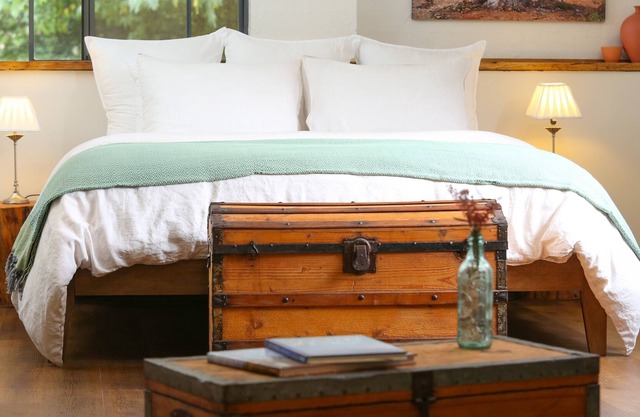 The Nest at Evergreen Acres a Romantic peaceful getaway