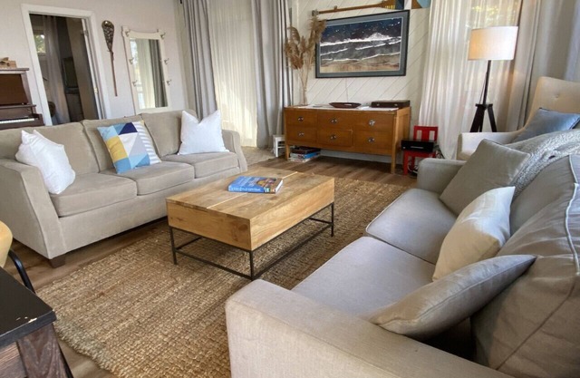 The Nest - Cozy Waterfront on Huycks Bay, PEC