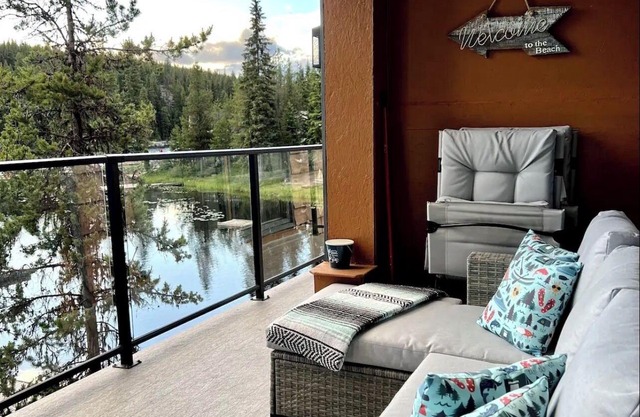 The Nest @ Eagle's Landing on Idabel Lake ~ 2 bed/1 bath Lakefront Suite