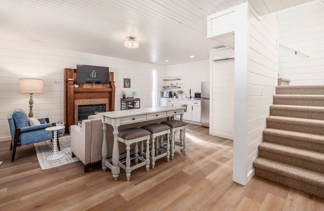 The Nest + Hot tub I Fire Pit