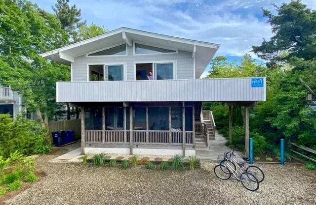 The Nest is a spacious 4 bedroom, 2 bath home just 1.5 short blocks to the beach.