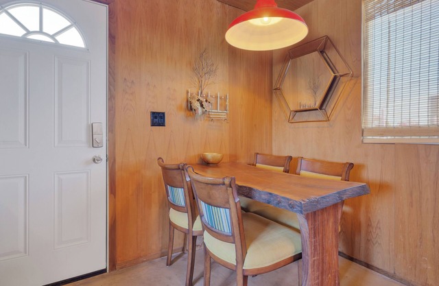 The Nest: Luxury 1-bed w/ clawfoot tub, outdoor shower & AC in Bombay Beach