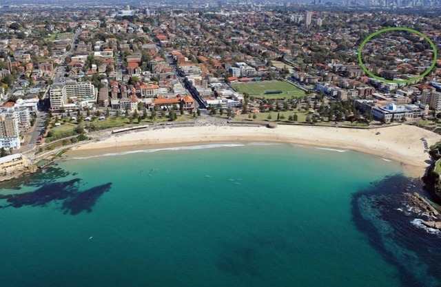 El Neval, Coogee Beach, a pie de playa / cafés