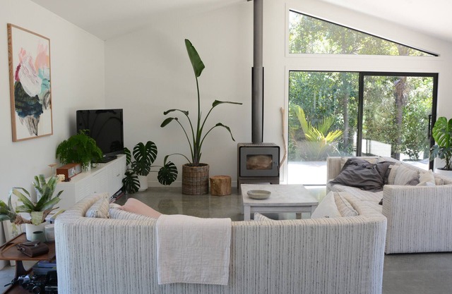 La casa de rancho Nikau en la playa de Muriwai