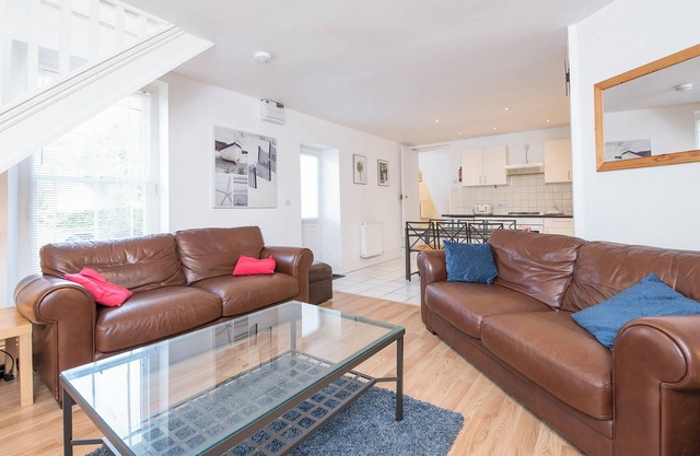 The Nook, Holiday Cottage Manorbier, Sleeps 4, 2 bedrooms, bathrooms