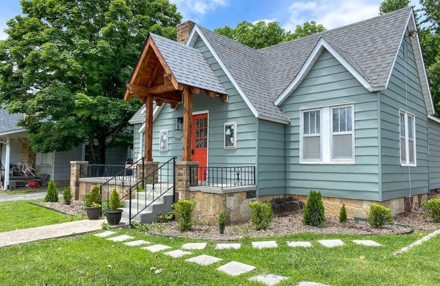 The Nook on Main ~ Walk to restaurants and shops!