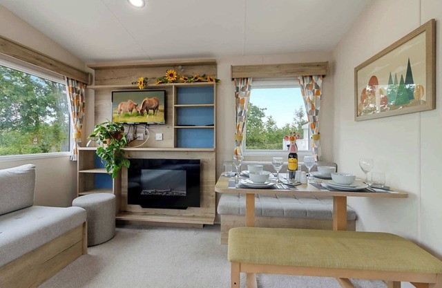 The Nook Splash Retreat - Pool & Fishing Nearby