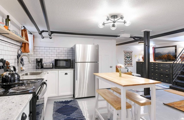 The Nook Studio Apartment - Centrally located in the Twin Cities!