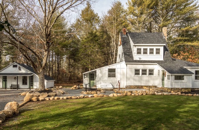 The Nordic Cottage, Main & Guest House w/ Fire Pit