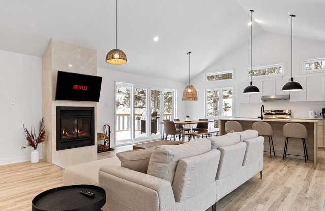 The Nyla | Spa | Indoor and Outdoor Fireplace | Ping Pong | Foosball