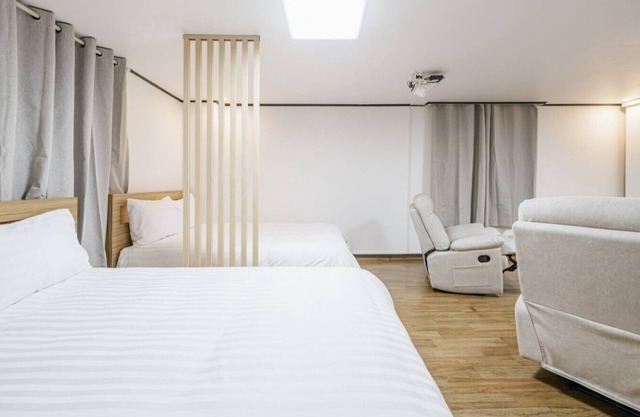 THE OAKRA HOTEL