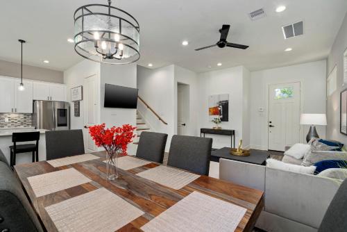 The Oasis Luxury Retreat near Downtown