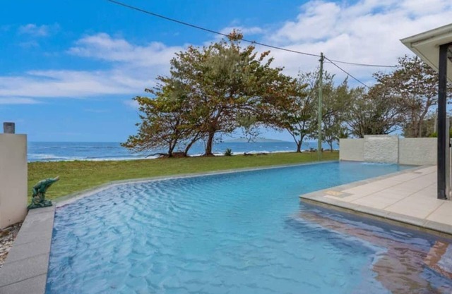 Magnificent Oceanfront 3bed 2bath | Saunders Beach