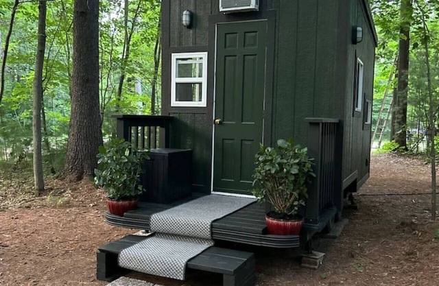 “The Office” tiny home at the Wooded Retreat