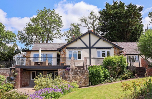 THE OLD BARN, pet friendly, character holiday cottage in Pentre Celyn