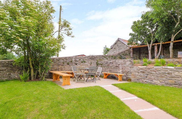 The Old Farmhouse, Upper Pitts