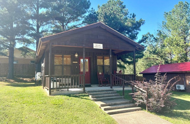 The Old Home Place in amazing Mountain View, close to the courthouse square