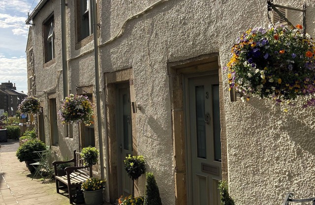 The Old Middle School 1700 Cottage Addingham
