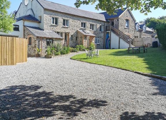 THE OLD RECTORY KIRKULLEN LOFT APARTMENT in Jacobstow 10 mins to Widemouth bay and Crackington Haven,15 mins Bude,20 mins tintagel, 27 mins Port Issac