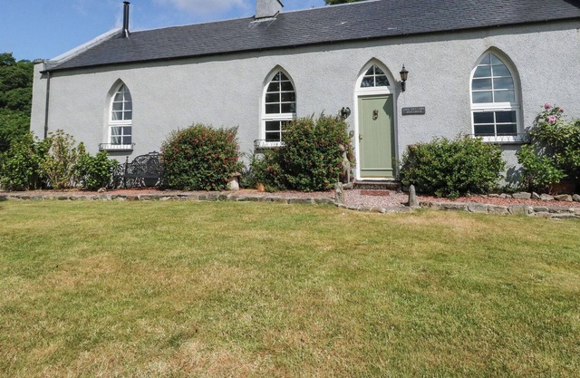 THE OLD SCHOOLHOUSE, family friendly, with open fire in Mallaig