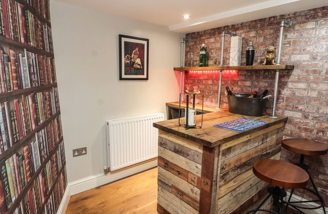 THE OLDE DRILL HOUSE, pet friendly in Ironbridge
