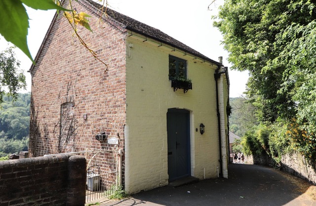 THE OLDE DRILL HOUSE, pet friendly in Ironbridge