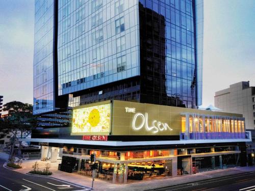 The Olsen Melbourne Art Series
