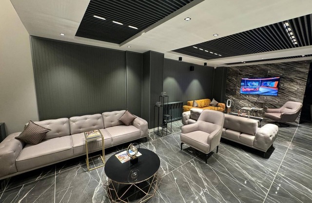 THE ONE HOTEL