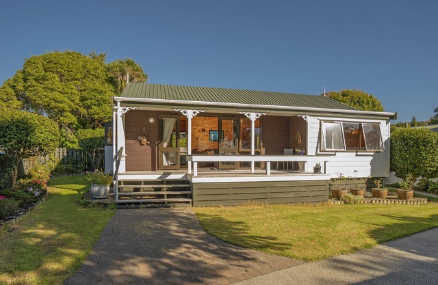 THE ONEMANA COTTAGE - ONEMANA HOLIDAY HOME, with a garden in Onemana