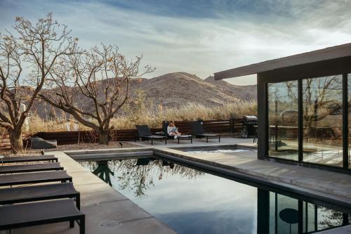 The Onyx House By The Cohost Company