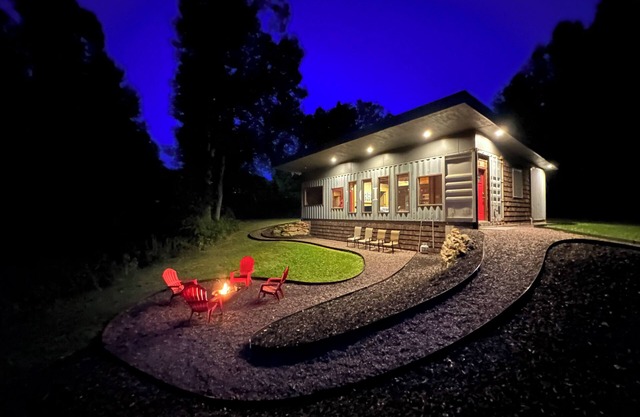 The Original Shipping Container Cabin in Red River Gorge-Hot Tub and a View!