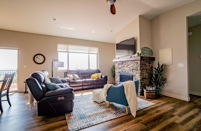 The Overlook - New Custom Home with Amazing Views