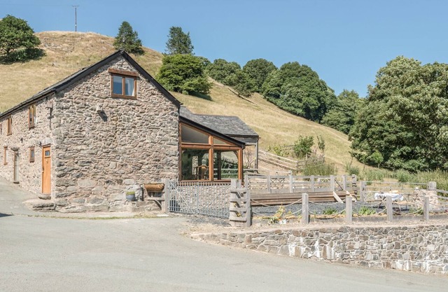 La casa del búho, LLANFIHANGEL
