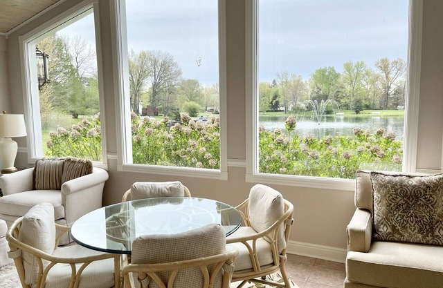 Lakeview, Decks, Hot Tub, Community Pool, Walking Trails