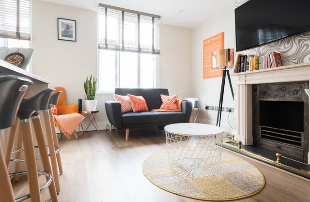 The Oxford Street Retreat - Modern 3BDR in 2 Apartments