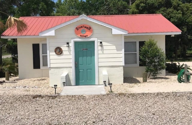 The Oyster Bed- Riverwalk Cottages Unit 204 B