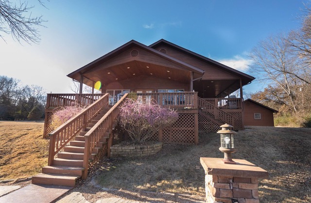 El Chalet Ozark - Rileys Outfitter