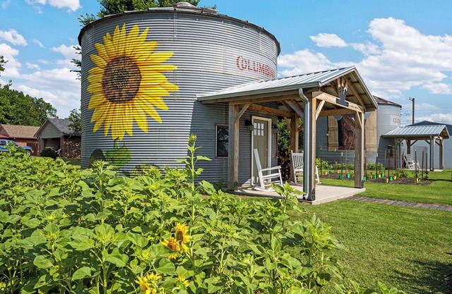 The Painted Silos - The Sunflower Bin. Elgin, Ft Sill and Lawton areas.