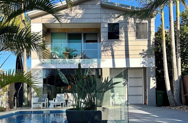 The Palm - Beachside Home with Heated Pool, Cinema & Games Room