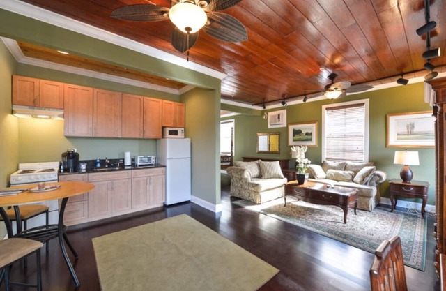 THE PALMER SUITE AT OLD COLORADO INN (ADA ROOM))