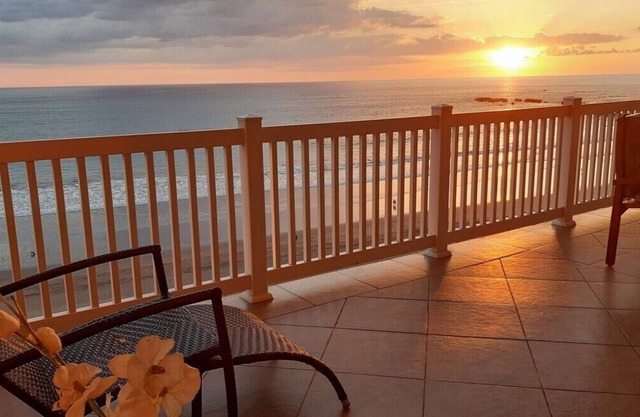 ¡Este ático frente a la playa de Palms Jaco ofrece las vistas más espectaculares de Jacó!