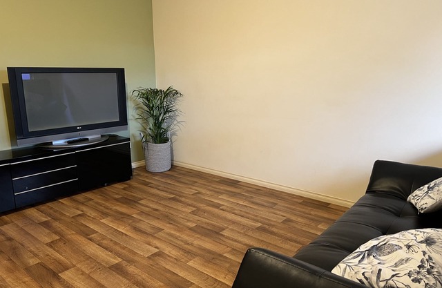 The Palms - Loxton Accommodation, South Australia 4 bedroom 2 bathroom home.