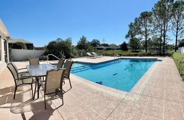 The Palms. Luxurious, pool, view