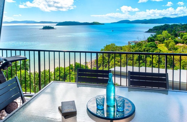 The Panorama 3, Hamilton Island 2 Bedroom 2 Bathroom Ocean View Modern Apartment