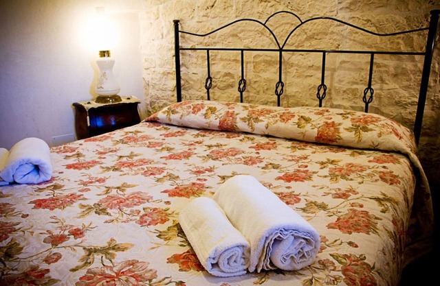 Il Panoramico: 1800s trullo house with vineyard and Itria Valley views